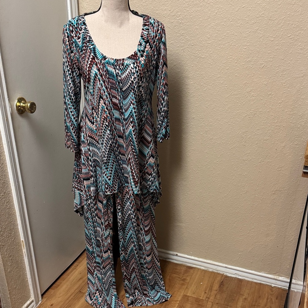 Eva Varro - Two-Piece Set